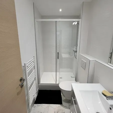 Bright 28 M Apartment At 600 M From The Beach Апартаменты Сен-Рафаэль