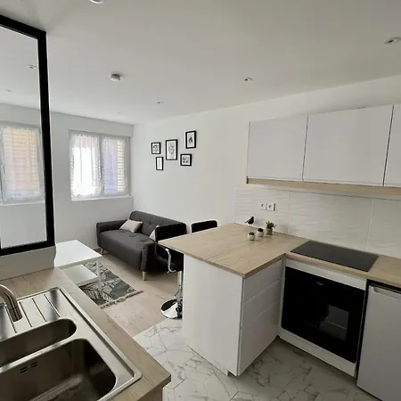 公寓 Bright 28 M Apartment At 600 M From The Beach Saint-Raphaël